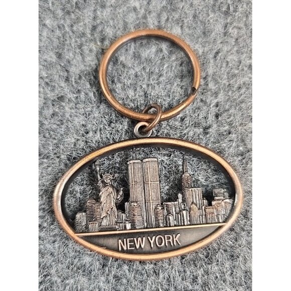 Keychain New York City NY Skyline 2003 Copper Color Metal Souvenir Ring Vtg - Picture 4 of 4